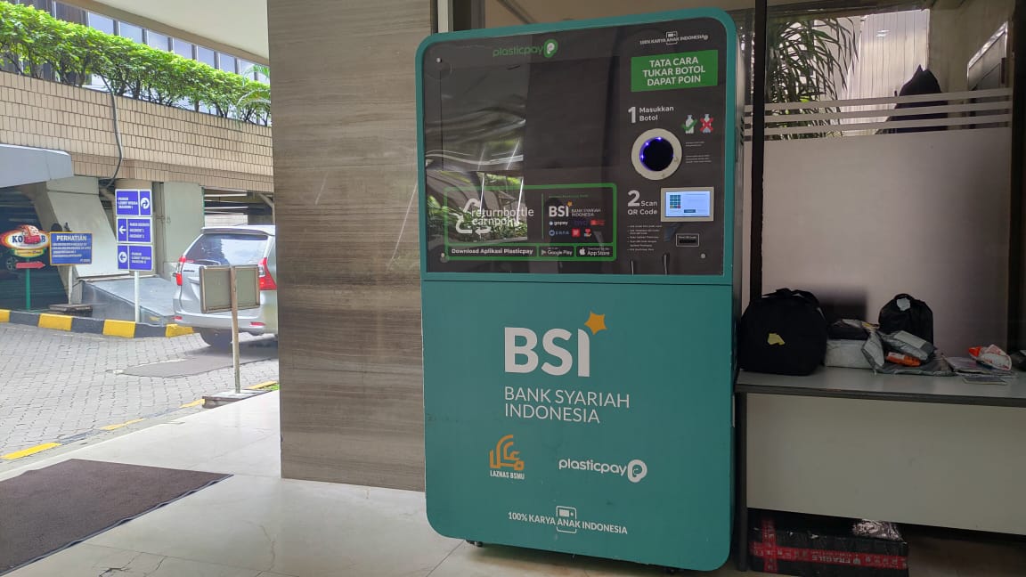 Reverse Vending Machine BSI: Memanen Kebaikan Untuk Lingkungan ...